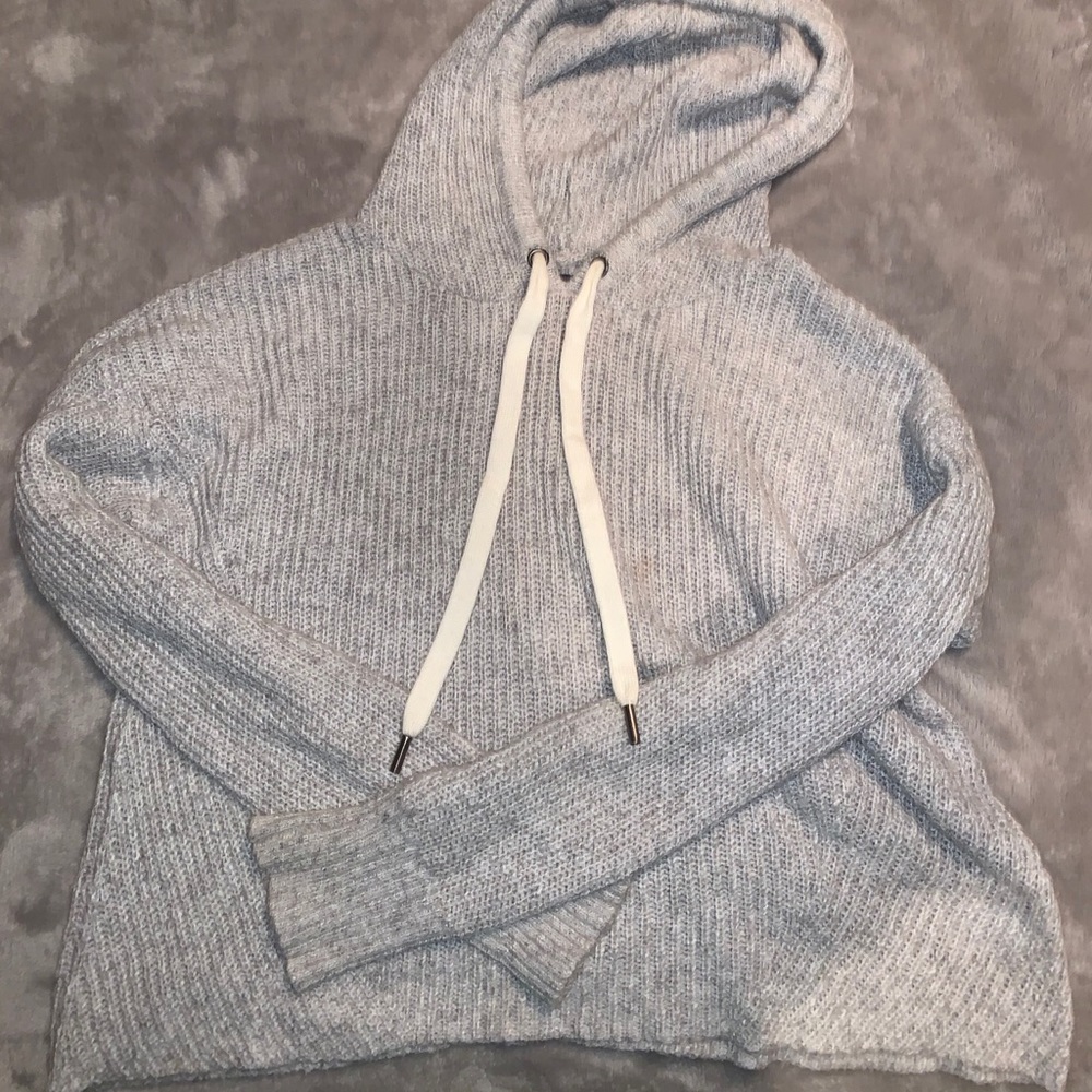 American Eagle slightly cropped gray sweater